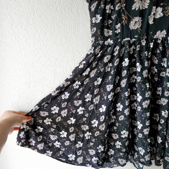 French Connection Black and White Floral Dress - Picture 2 of 6